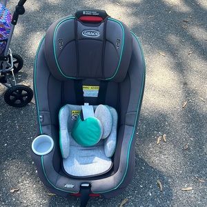 8 position car seat Graco. No damage